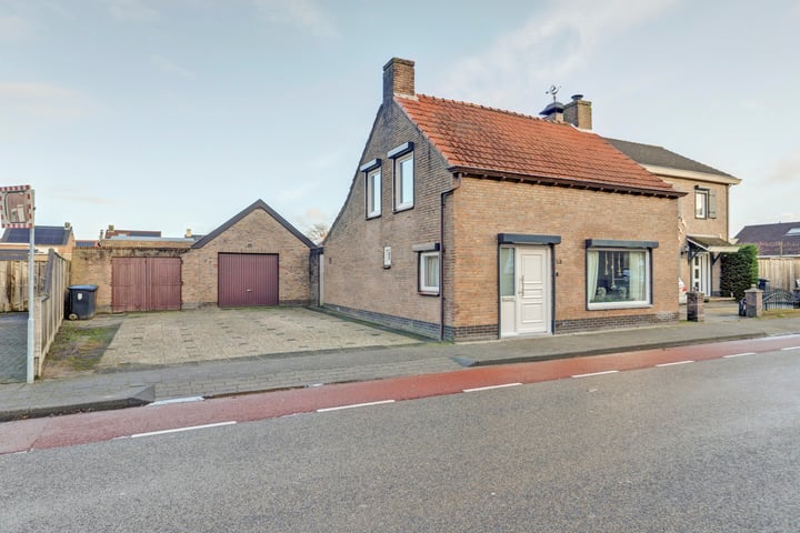 Photo of property Raadhuisstraat 63, Rucphen