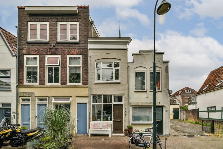 Raam 111 in Gouda