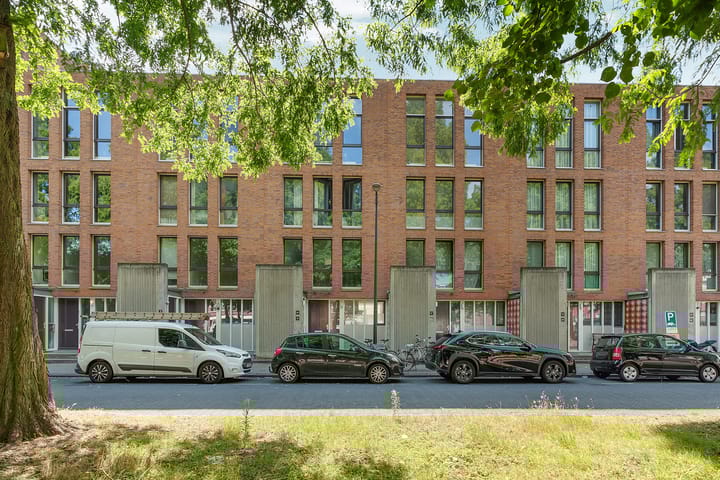 Raden Adjeng Kartinistraat 15 in Amsterdam
