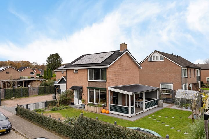 Ravelijn 47 in Emmen foto