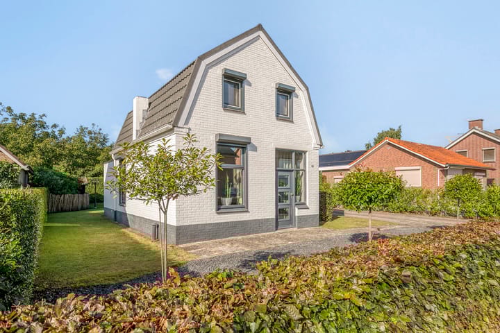 Photo of property Rector Aldenhuysenstraat 46, Handel