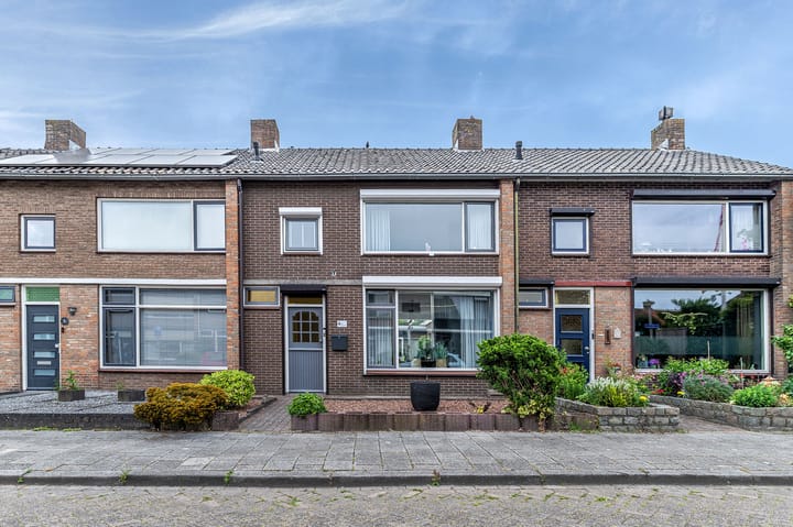 Rector de Kortstraat 4 in Halsteren