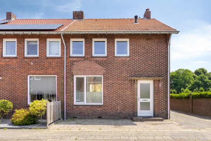 Rector Meuffelsstraat 2 in Susteren