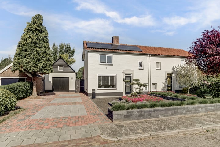 Photo of property Reeuwijkstraat 17, Ammerzoden