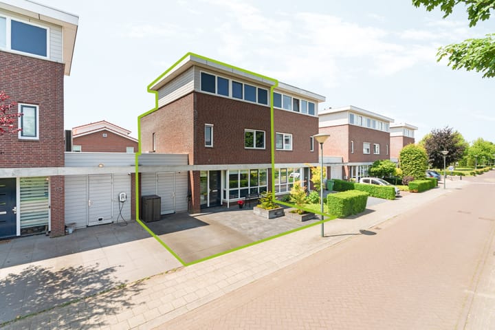 Regenboog 155 in Elst