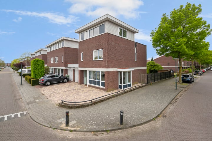 Regenboog 163 in Elst