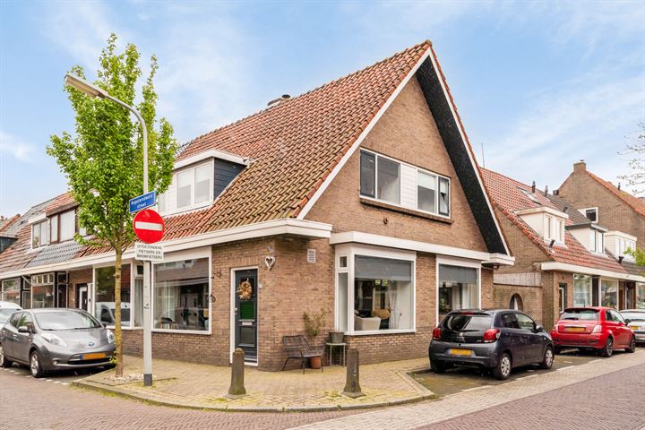 Reguliersdwarsstraat 27 in Beverwijk