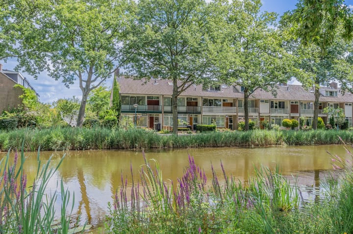 Photo of property Rembrandt van Rijnlaan 33, Oegstgeest