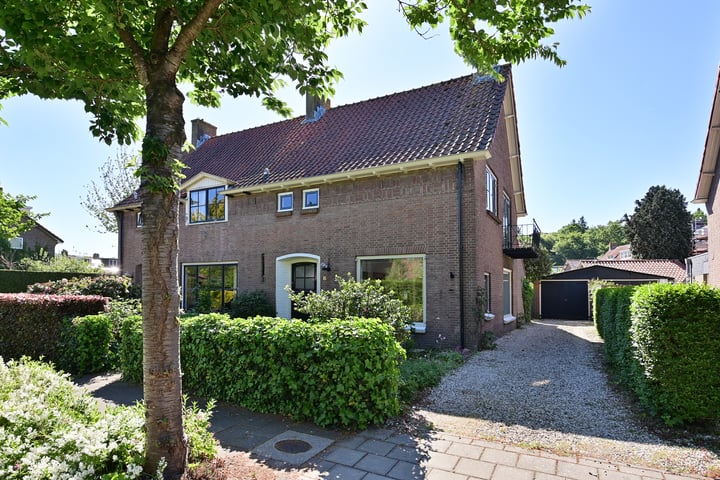 Rembrandtlaan 8 in Loosdrecht