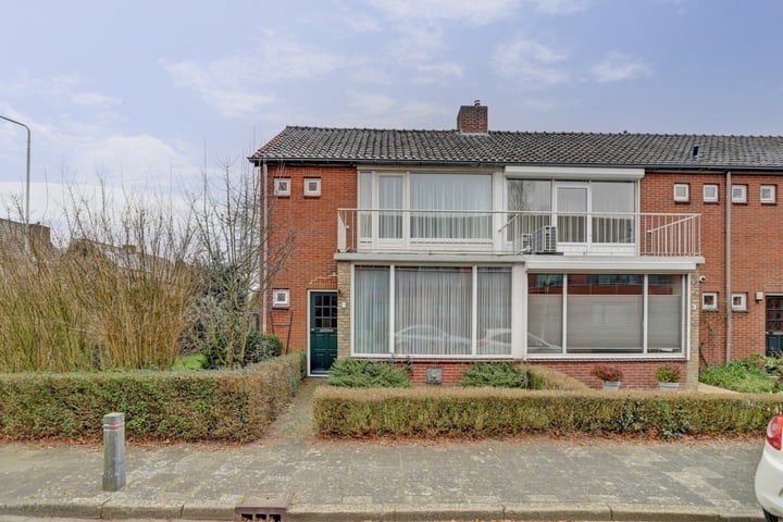 Photo of property Rembrandtstraat 1, Vlijmen