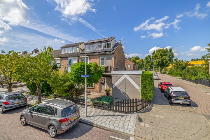 Renessestraat 1 in Assendelft