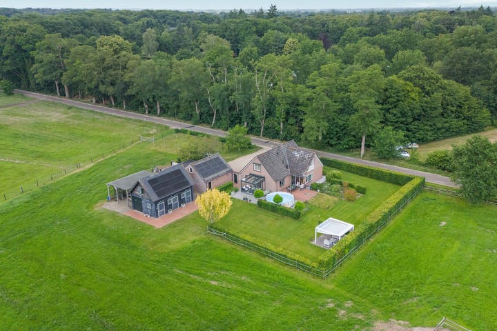 Photo of property Rhienderensestraat 49, Hall