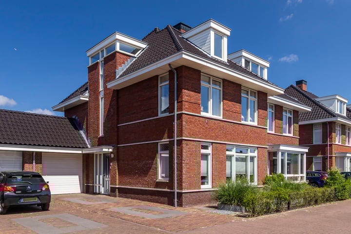 Rhijnauwen 44 in Rijswijk foto