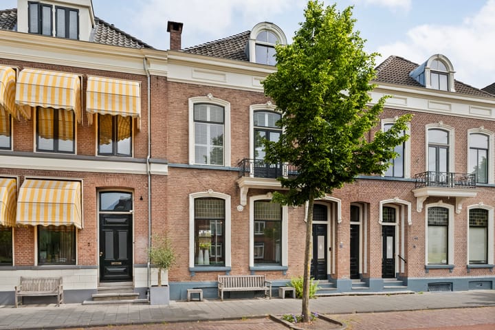 Rhijnvis Feithlaan 8 in Zwolle