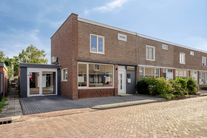 Rhijnvis Feithstraat 1 in Hoogezand