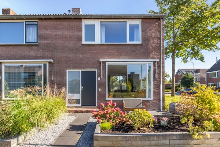 Ribeslaan 2 in Gouda