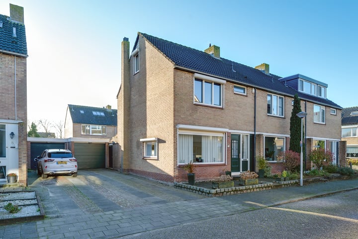Photo of property Ribesstraat 6, Puttershoek