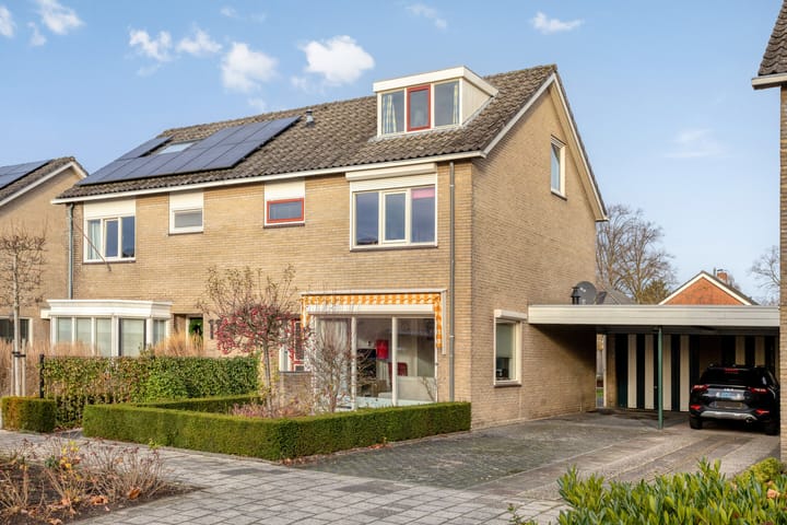 Photo of property Ridderspoor 13, Borne