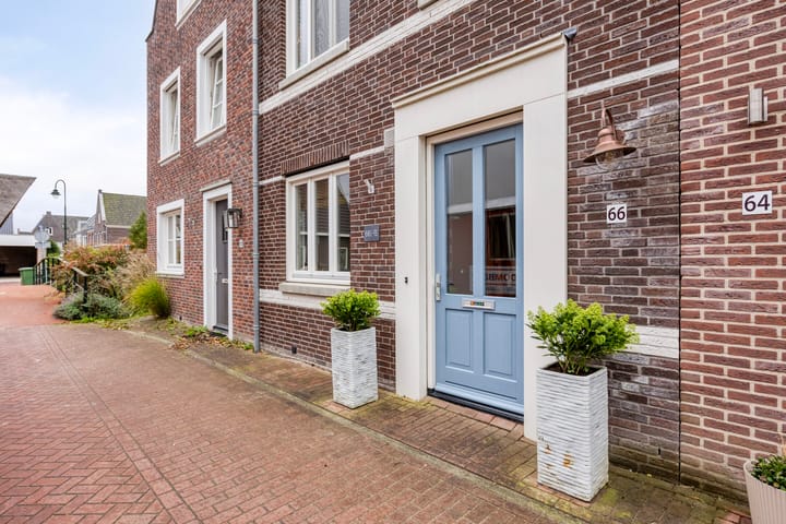 Rietoever 66 in Roelofarendsveen