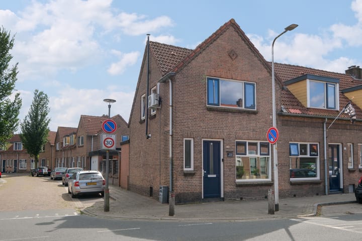 Photo of property Rietstraat 250, Almelo