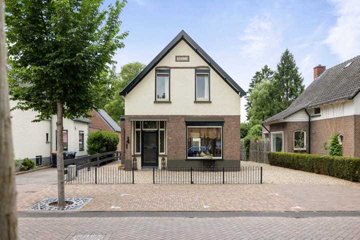 Rijksstraatweg 122 in Voorst foto