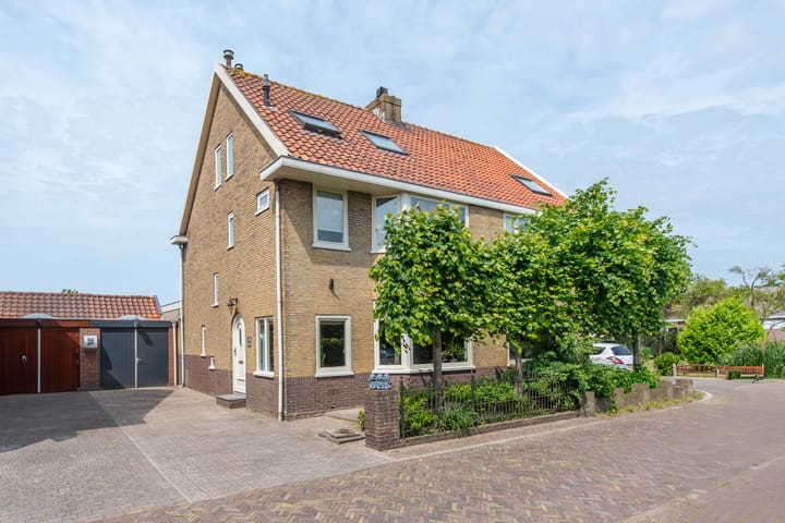 Photo of property Rijksstraatweg 141, Heemskerk