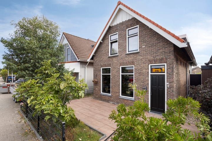 Photo of property Rijksstraatweg 22, Hellevoetsluis
