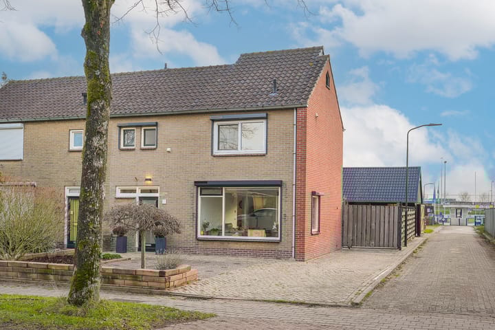 Photo of property Rijksweg 204, Nieuwendijk