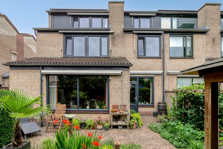 Rijnlaan 225 in Helmond