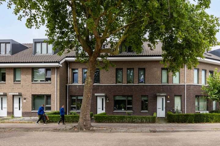 Rijnstraat 2-40 in Eindhoven foto