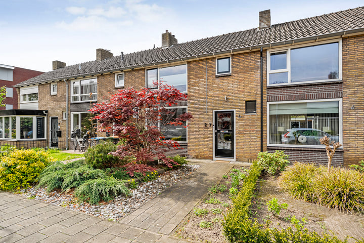 Photo of property Rijnstraat 27, Almelo
