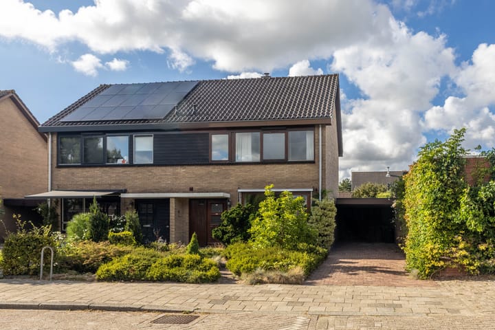 Photo of property Rijshornplein 3, Rijsenhout