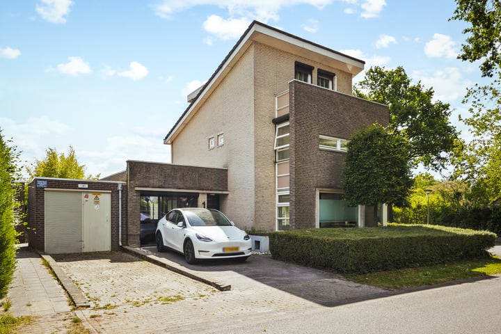 Rik Woutersweg 1 in Eindhoven foto
