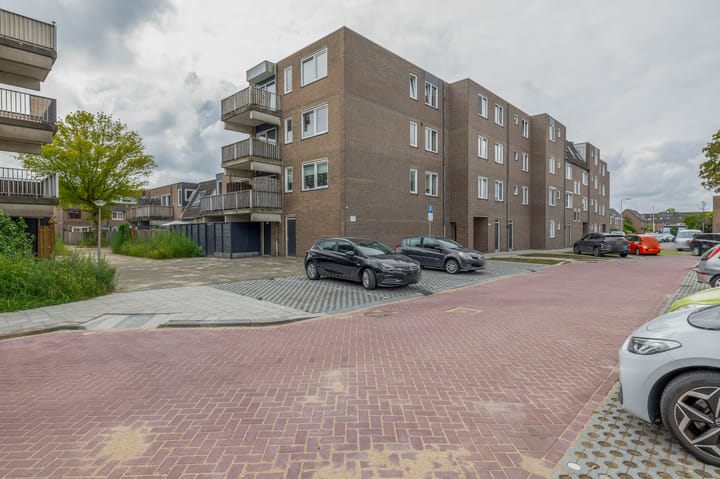 Ringspoor 80 in Capelle aan den IJssel