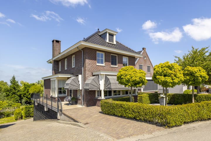 Rivierdijk 39 in Hardinxveld-Giessendam