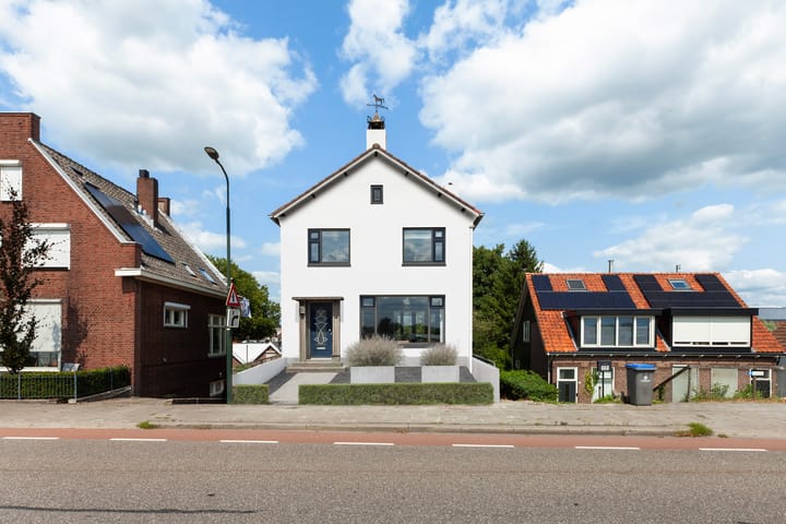 Rivierdijk 668 in Hardinxveld-Giessendam