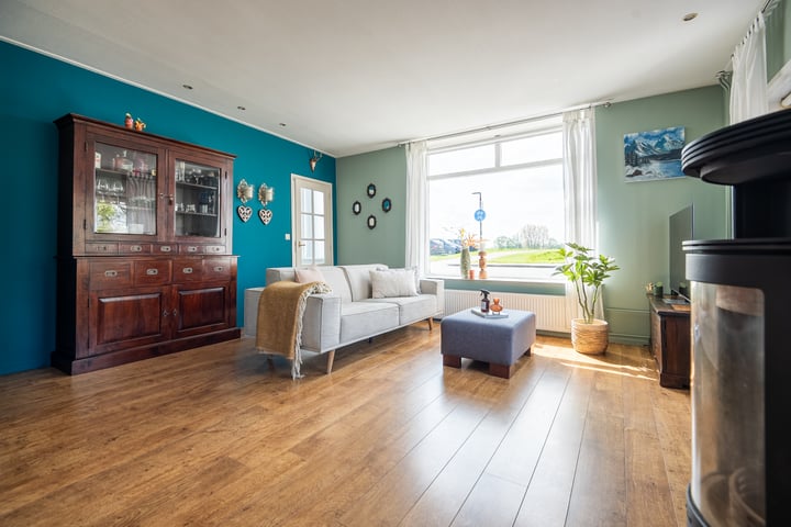 Photo of property Rivierdijk 722, Hardinxveld-Giessendam