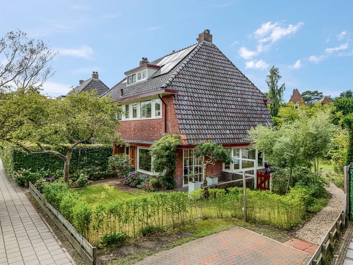 Photo of property Robert Kochstraat 1, Amersfoort