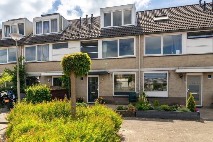Robiniahof 10 in Leimuiden