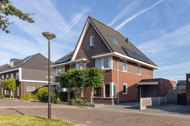 Photo of property Rode Klaverweide 55, Heerhugowaard