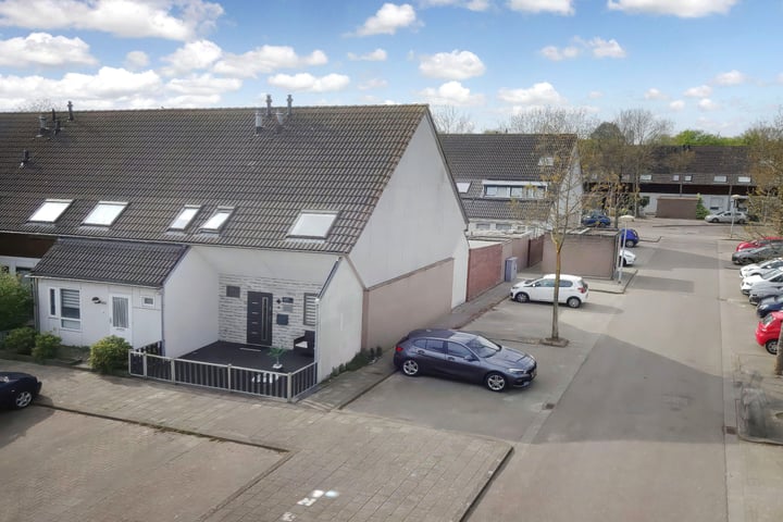 Roekenbos 143 in Hoofddorp foto