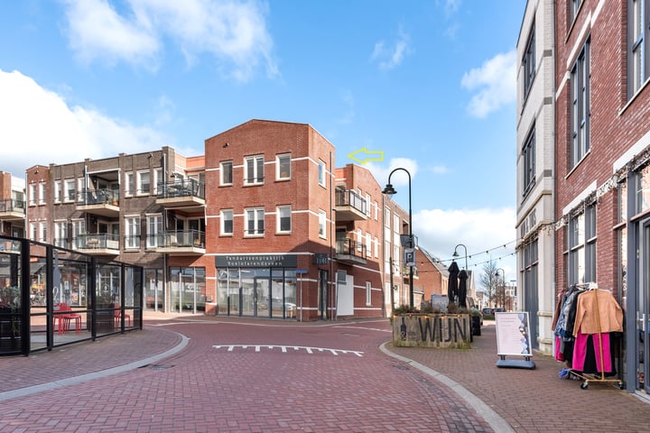 Photo of property Roelofoever 22, Roelofarendsveen