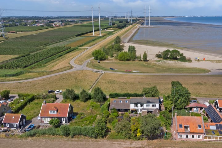 Photo of property Roelshoekweg 18, Krabbendijke
