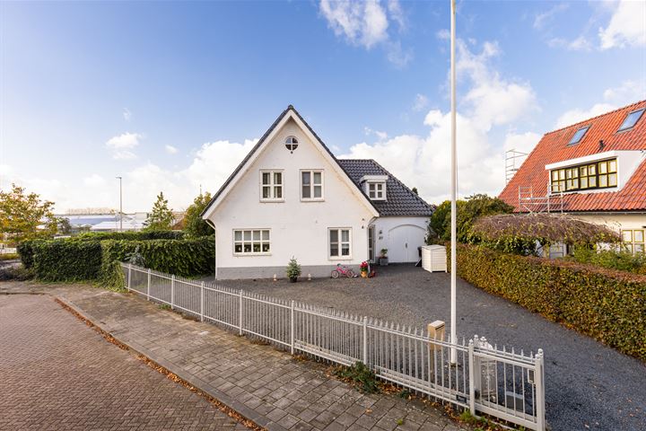 Roemer 37 in Hazerswoude-Dorp