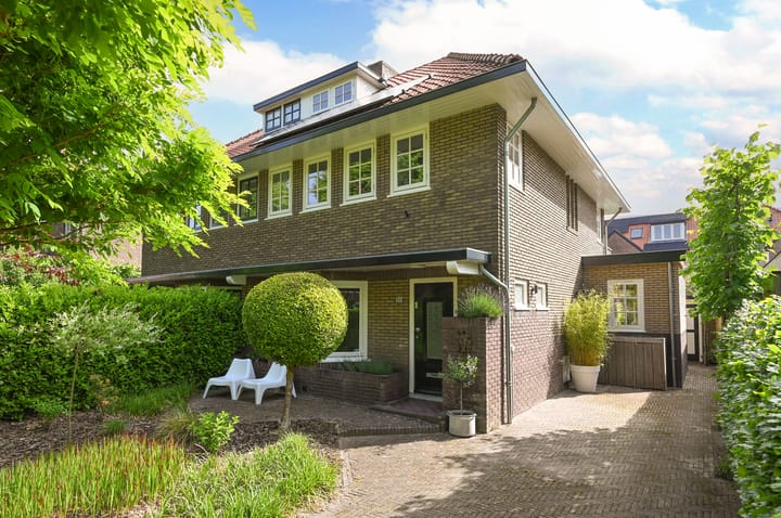Photo of property Roemer Visscherlaan 10, Bussum