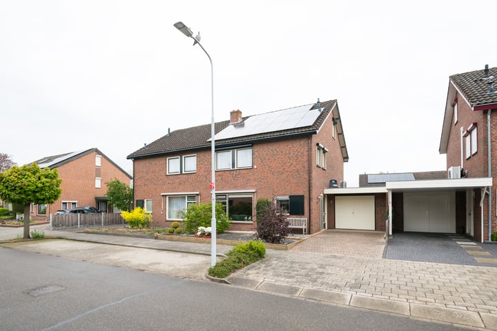 Photo of property Rogier van der Weydenstr 8, Zelhem