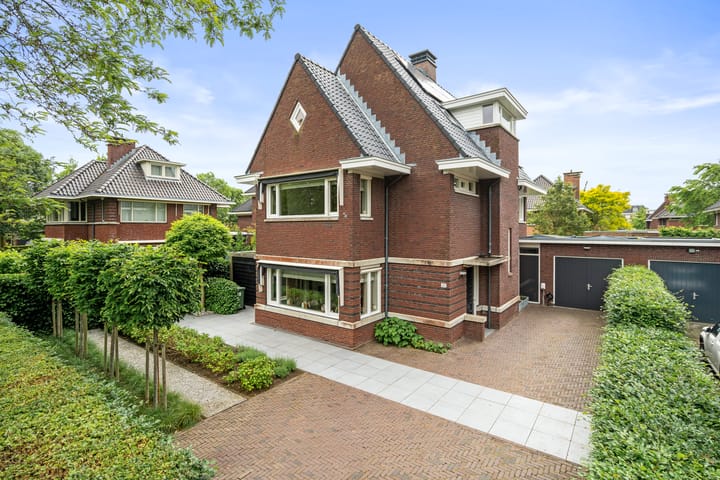 Romanovhof 42 in Dordrecht