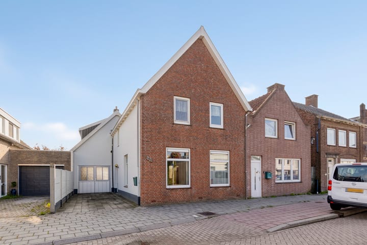 Roosendaalseweg 124 in Kruisland Foto