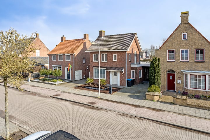 Photo of property Roosendaalseweg 64, Kruisland