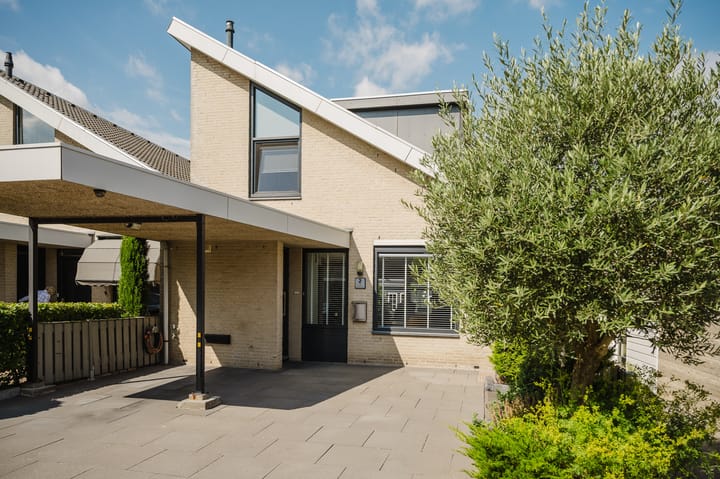 Rosa Spierstraat 2 in Spijkenisse